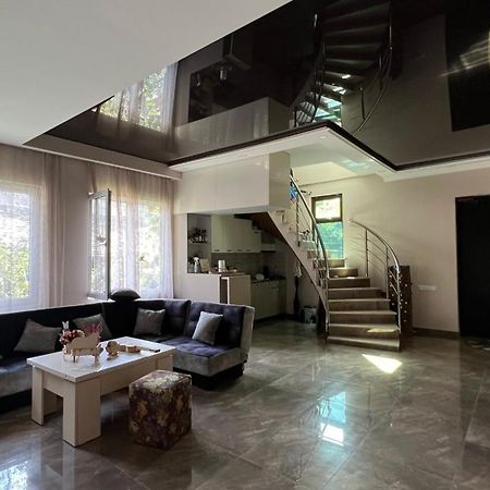 Palazzo Hotel Тбилиси Екстериор снимка