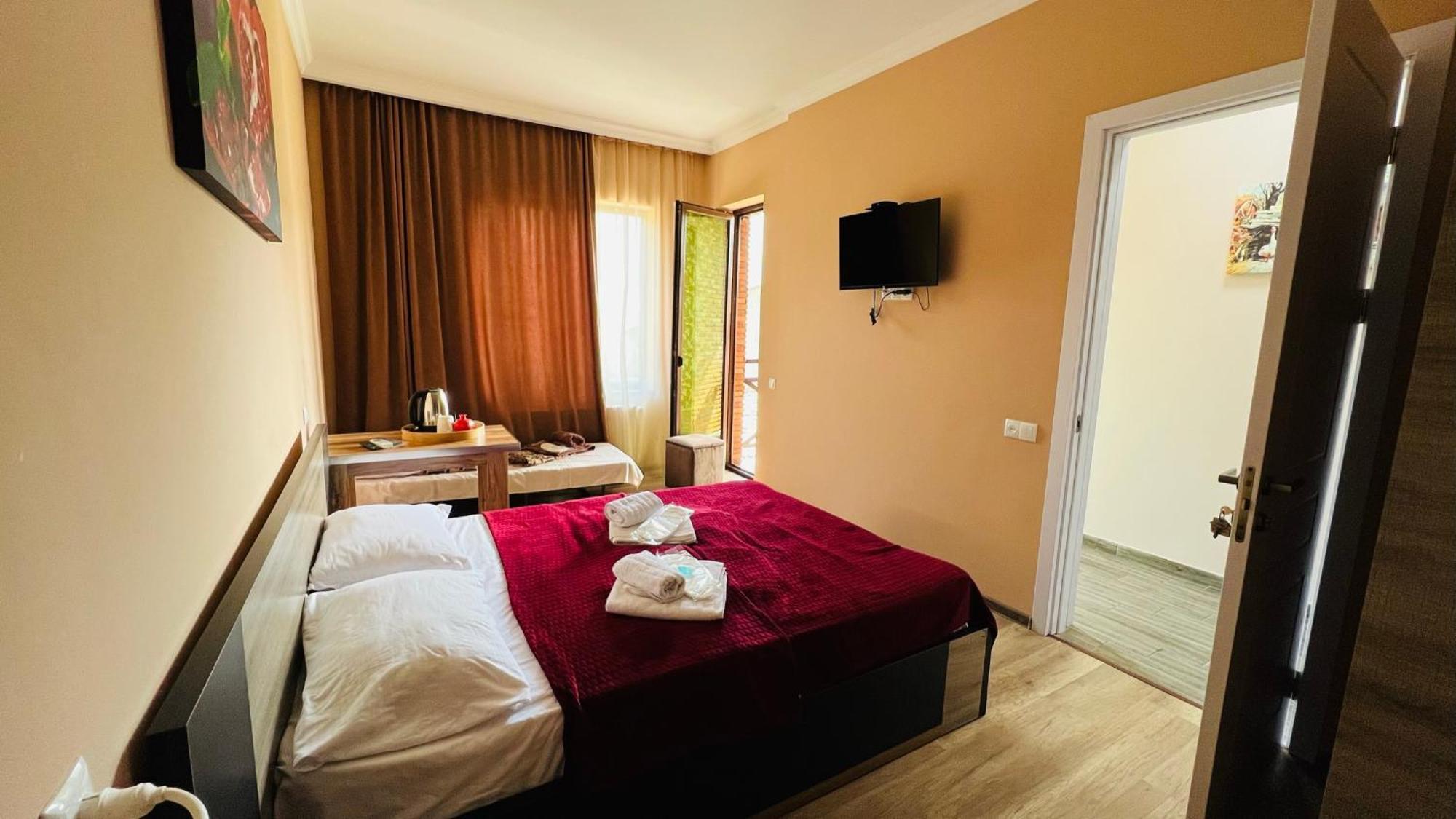 Palazzo Hotel Тбилиси Екстериор снимка
