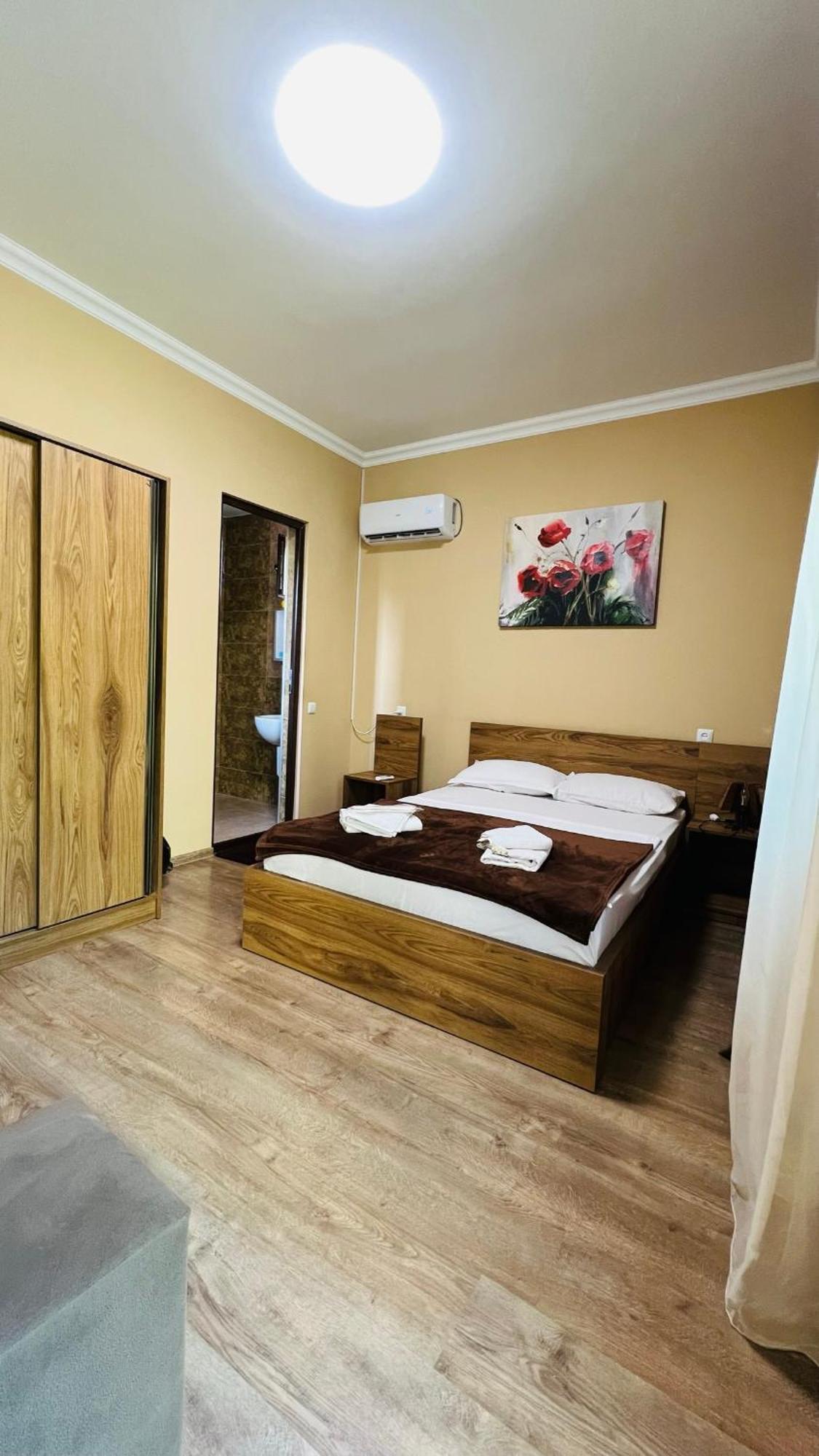 Palazzo Hotel Тбилиси Екстериор снимка