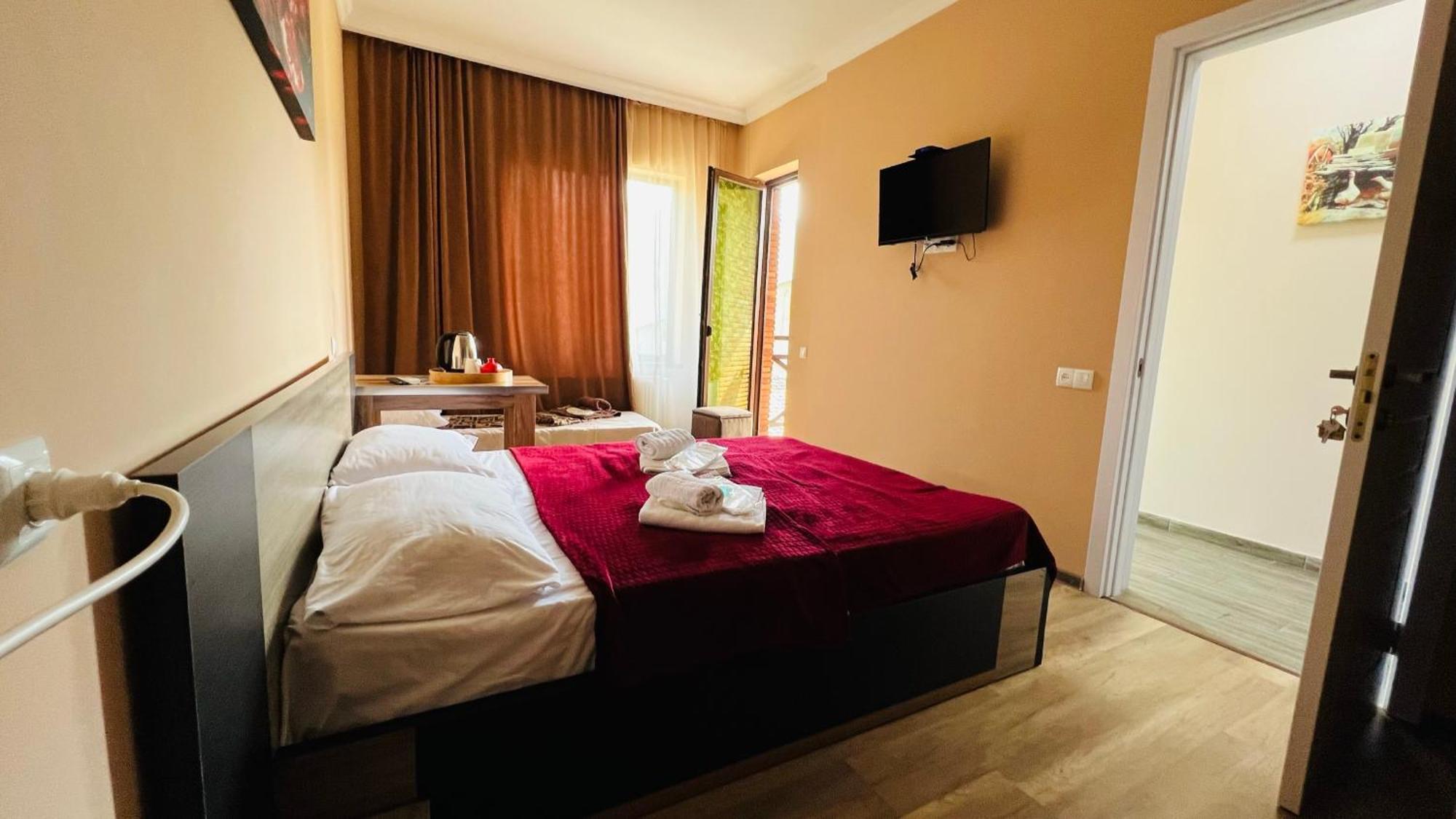 Palazzo Hotel Тбилиси Екстериор снимка