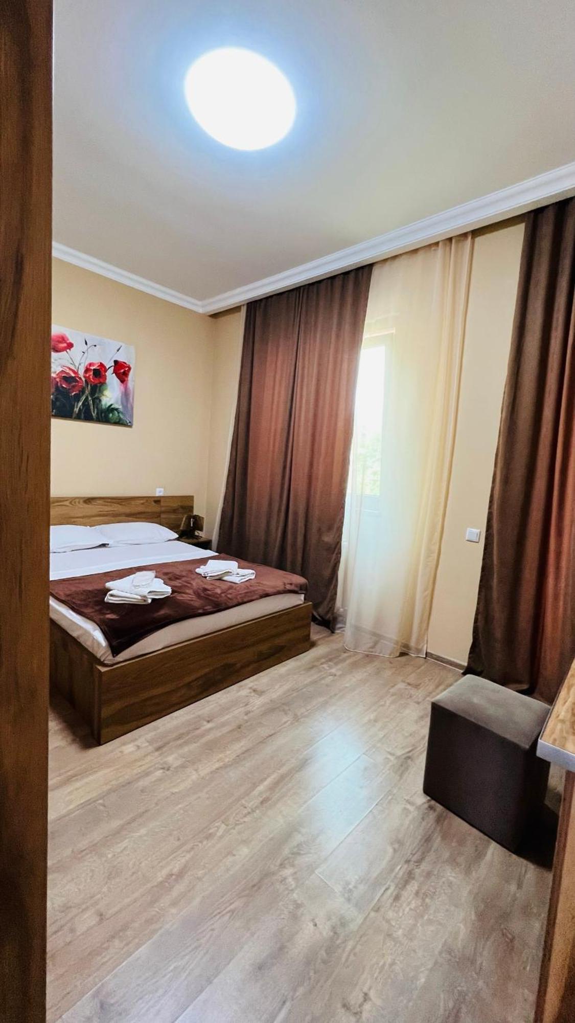 Palazzo Hotel Тбилиси Екстериор снимка