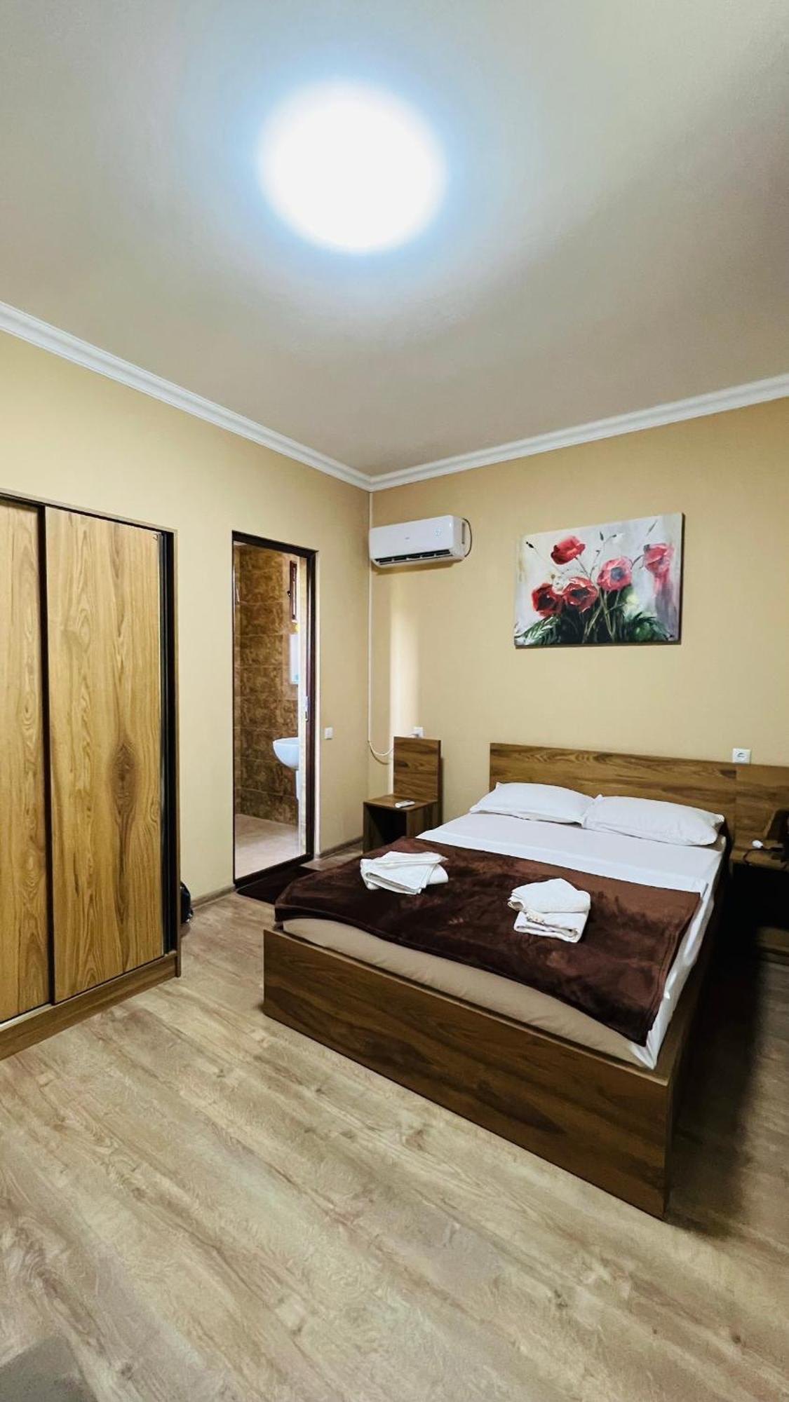 Palazzo Hotel Тбилиси Екстериор снимка