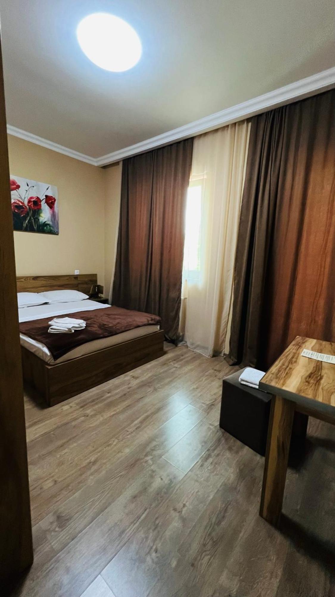 Palazzo Hotel Тбилиси Екстериор снимка