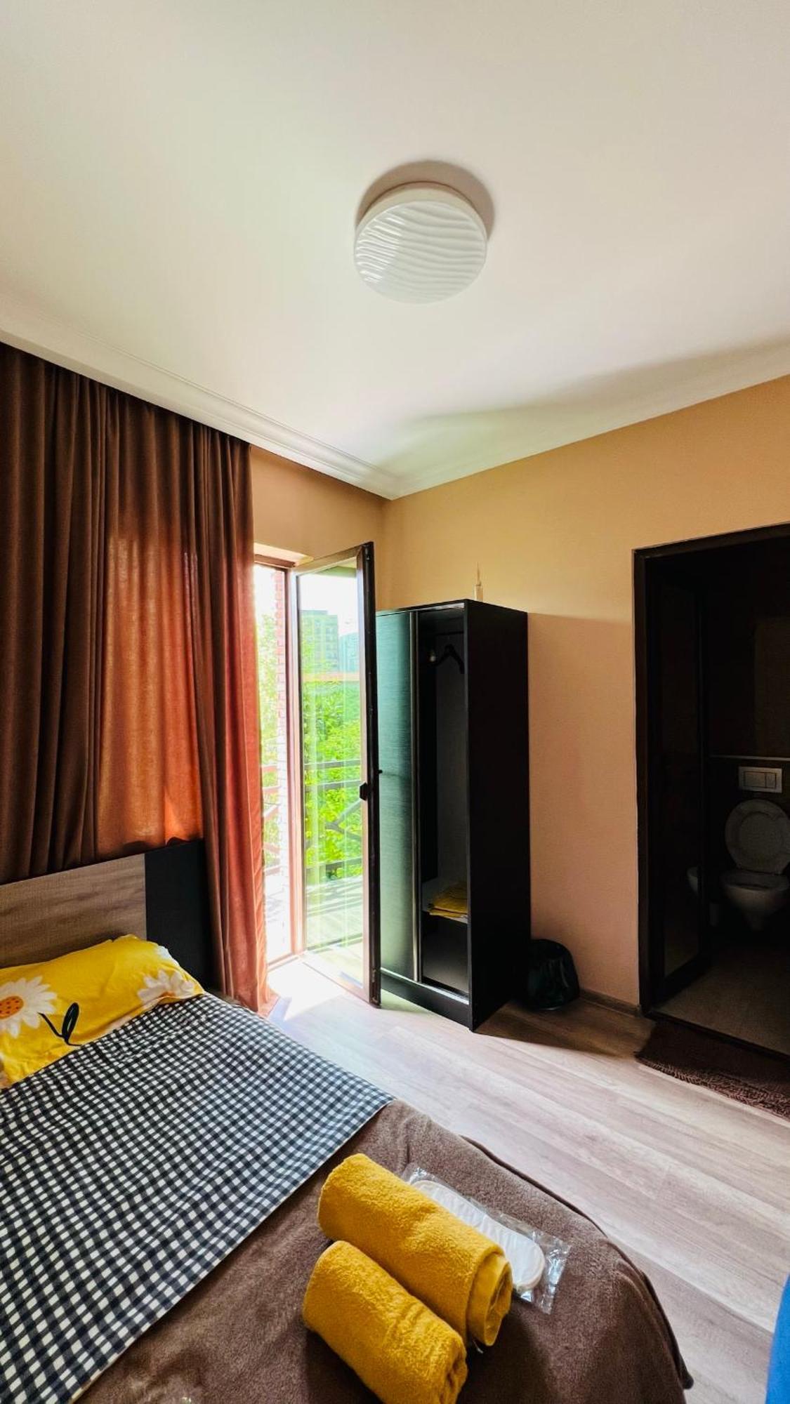 Palazzo Hotel Тбилиси Екстериор снимка